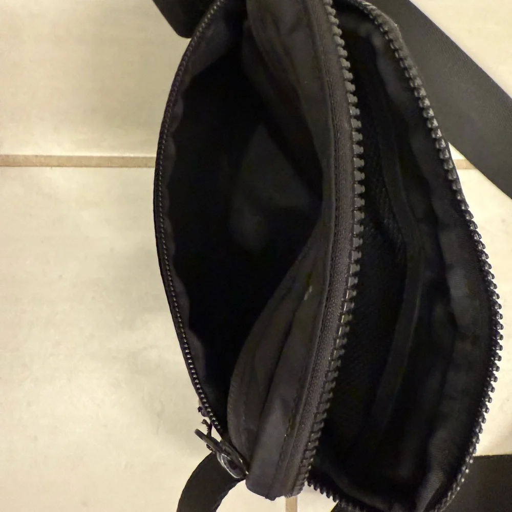lululemon athletica Black Crossbody Bag - Picture 3 of 6